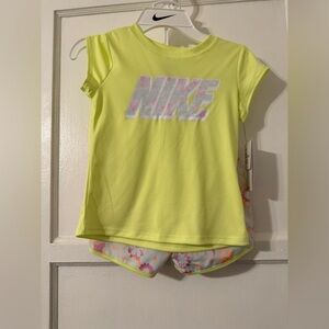 Nike girls set size 6 NWT